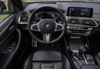 Подержанный автомобиль BMW X4 2021 года (15 фото)