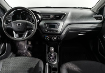 Подержанный автомобиль Kia Rio Sedan 2012 года (14 фото)
