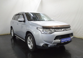 Подержанный автомобиль Mitsubishi Outlander 2012 года (3 фото)