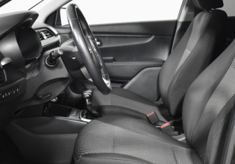 Подержанный автомобиль Kia Rio Hatchback 2018 года (10 фото)