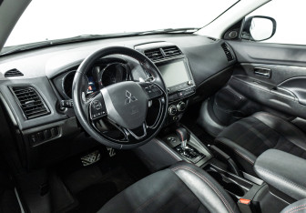 Подержанный автомобиль Mitsubishi ASX 2021 года (11 фото)