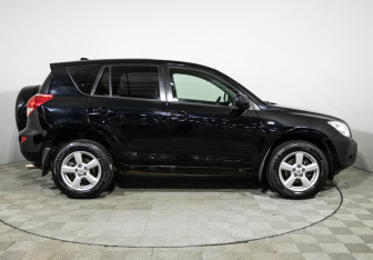 Подержанный автомобиль Toyota RAV4 2007 года (4 фото)