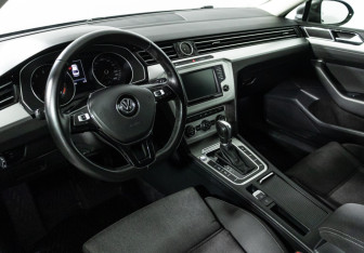 Подержанный автомобиль Volkswagen Passat Sedan 2017 года (11 фото)