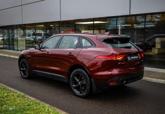 Подержанный автомобиль Jaguar F-Pace 2017 года (6 фото)