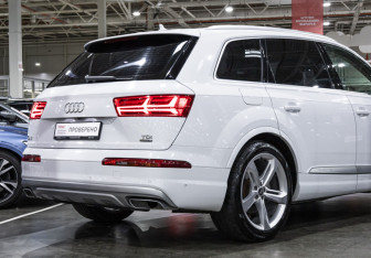 Подержанный автомобиль Audi Q7 2018 года (7 фото)