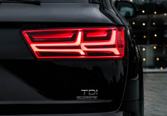 Подержанный автомобиль Audi Q7 2016 года (9 фото)