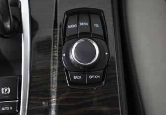 Подержанный автомобиль BMW X3 2013 года (10 фото)