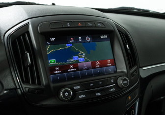 Подержанный автомобиль Opel Insignia Sedan 2013 года (18 фото)