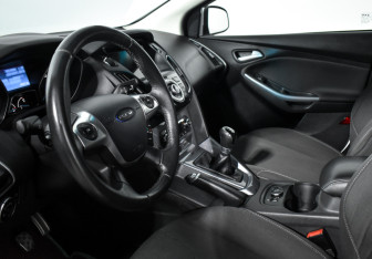 Подержанный автомобиль Ford Focus Hatchback 2012 года (9 фото)