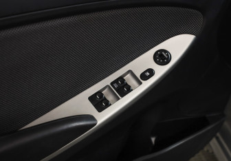 Подержанный автомобиль Hyundai Solaris Sedan 2013 года (15 фото)