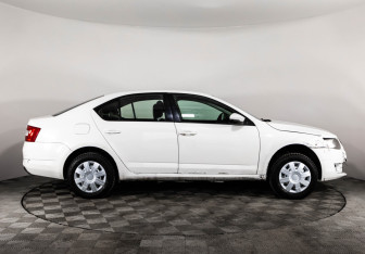 Подержанный автомобиль Skoda Octavia Liftback 2015 года (4 фото)