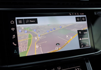 Подержанный автомобиль Audi Q8 2019 года (16 фото)