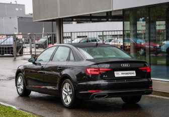 Подержанный автомобиль Audi A4 Sedan 2019 года (8 фото)