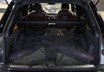 Подержанный автомобиль Audi Q7 2015 года (39 фото)