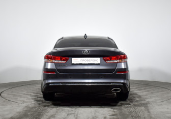 Подержанный автомобиль Kia Optima Sedan 2018 года (6 фото)