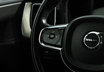 Подержанный автомобиль Volvo XC60 2019 года (22 фото)