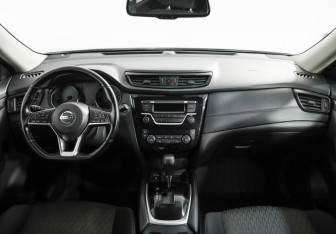 Подержанный автомобиль Nissan X-Trail 2020 года (10 фото)