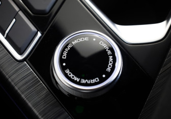 Подержанный автомобиль Geely Tugella 2023 года (24 фото)