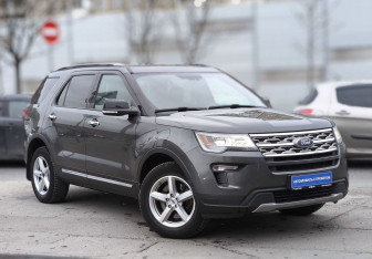 Подержанный автомобиль Ford Explorer 2018 года (8 фото)