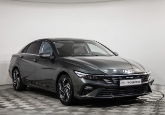 Подержанный автомобиль Hyundai Elantra Sedan 2023 года (5 фото)
