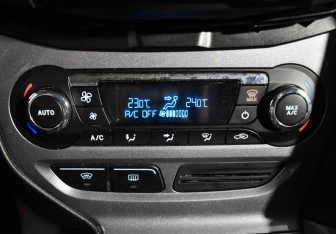 Подержанный автомобиль Ford Focus Hatchback 2012 года (16 фото)