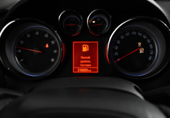 Подержанный автомобиль Opel Astra Wagon 2011 года (16 фото)