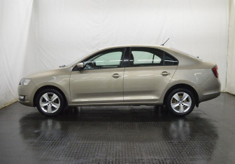 Подержанный автомобиль Skoda Rapid Liftback 2019 года (8 фото)