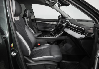 Подержанный автомобиль Geely Atlas 2024 года (28 фото)