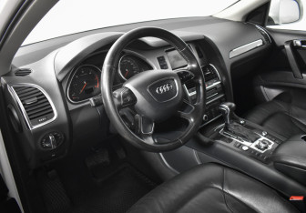 Подержанный автомобиль Audi Q7 2011 года (9 фото)