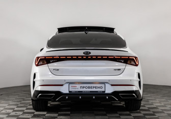 Подержанный автомобиль Kia K5 2021 года (6 фото)