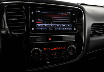 Подержанный автомобиль Mitsubishi Outlander 2019 года (15 фото)