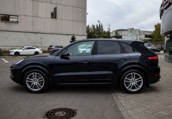 Подержанный автомобиль Porsche Cayenne 2019 года (8 фото)