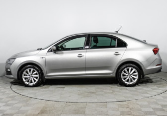 Подержанный автомобиль Skoda Rapid Liftback 2021 года (8 фото)