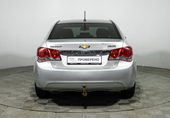 Подержанный автомобиль Chevrolet Cruze Sedan 2014 года (6 фото)