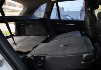 Подержанный автомобиль BMW X5 2014 года (22 фото)