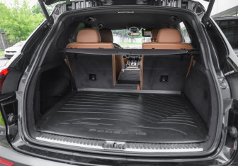 Подержанный автомобиль Porsche Cayenne 2015 года (32 фото)