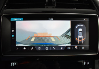 Подержанный автомобиль Jaguar F-Pace 2018 года (16 фото)