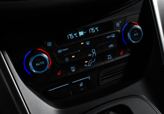 Подержанный автомобиль Ford Kuga 2017 года (17 фото)