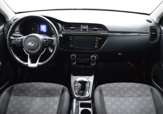Подержанный автомобиль Kia Rio Sedan 2017 года (14 фото)