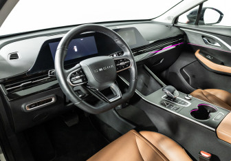 Подержанный автомобиль Omoda C5 2024 года (11 фото)