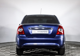 Подержанный автомобиль Ford Focus Sedan 2009 года (6 фото)