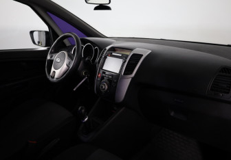 Подержанный автомобиль Kia Venga 2012 года (11 фото)