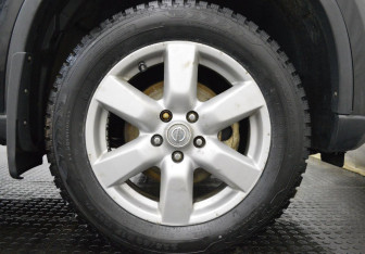 Подержанный автомобиль Nissan X-Trail 2011 года (9 фото)