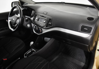 Подержанный автомобиль Kia Picanto 2015 года (12 фото)