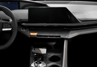 Подержанный автомобиль Changan UNI-V 2023 года (17 фото)