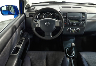 Подержанный автомобиль Nissan Tiida Hatchback 2008 года (10 фото)