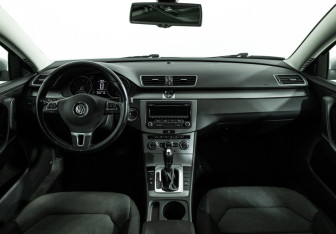 Подержанный автомобиль Volkswagen Passat Sedan 2013 года (13 фото)