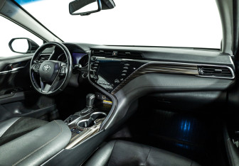 Подержанный автомобиль Toyota Camry Sedan 2018 года (14 фото)