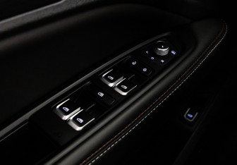 Подержанный автомобиль Geely Tugella 2024 года (21 фото)