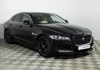 Подержанный автомобиль Jaguar XF Sedan 2016 года (3 фото)